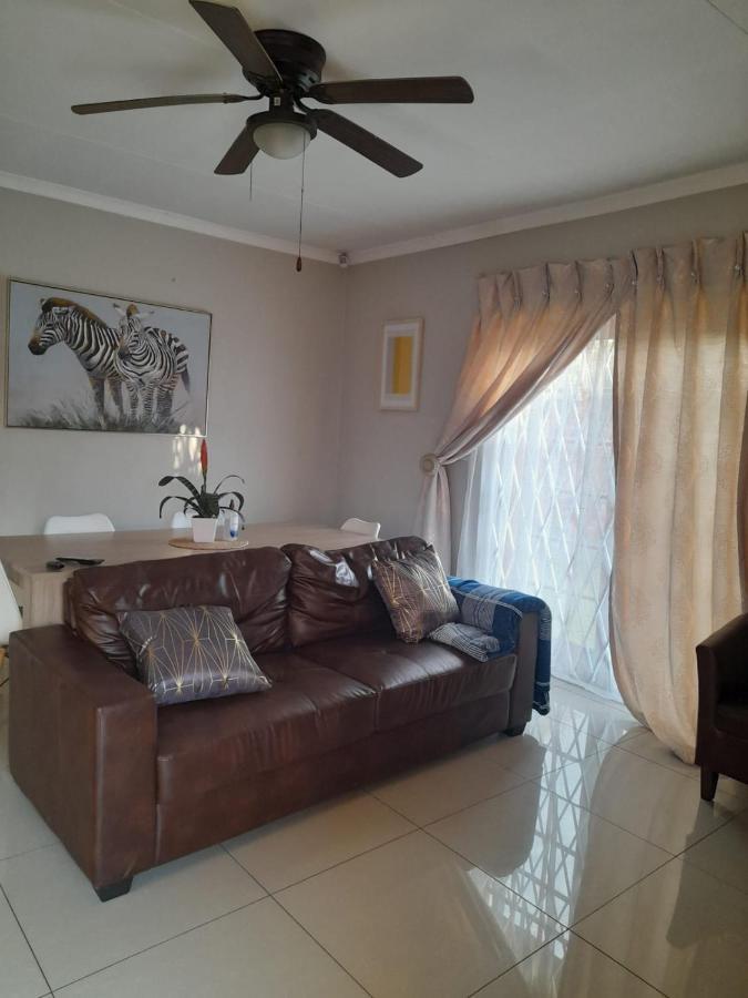 Vision Achievers 3 bedroom Home 6 sleeper Witbank Buitenkant foto